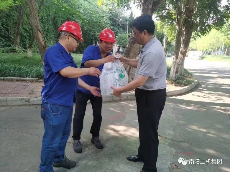 “工会送清冷，，情系劳动者”中国·KY开元集团为一线员工“送清冷”